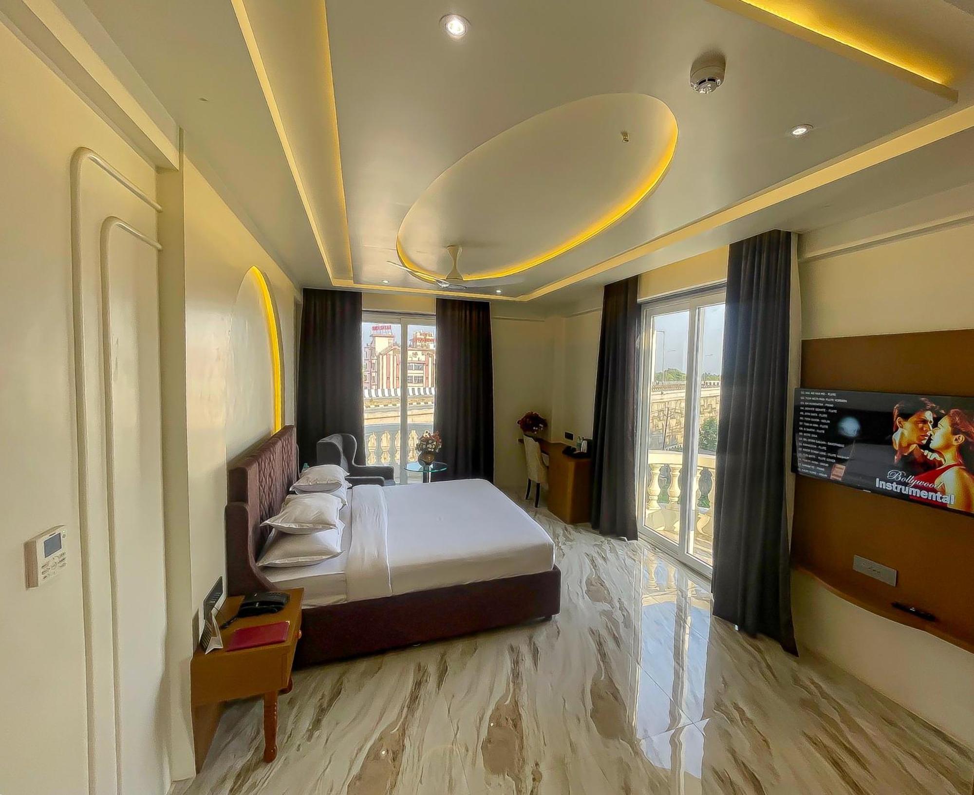 Hotel The S Crown Somnāth Exterior foto